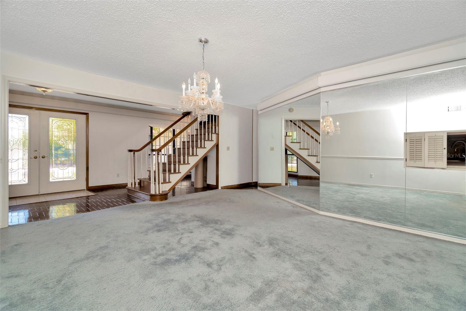 1401 N RIVERHILLS DR, TEMPLE TERRACE, FL, 33617