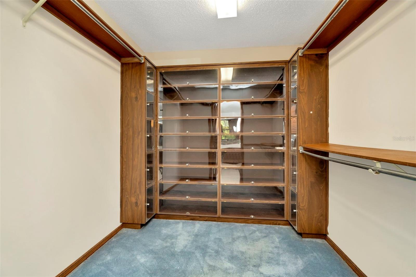1401 N RIVERHILLS DR, TEMPLE TERRACE, FL, 33617