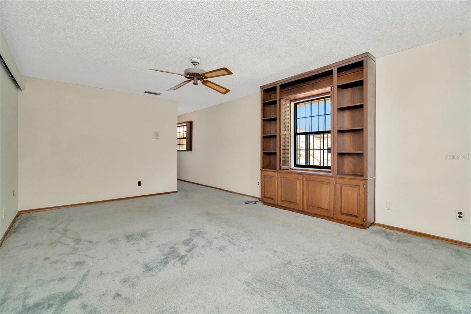 1401 N RIVERHILLS DR, TEMPLE TERRACE, FL, 33617
