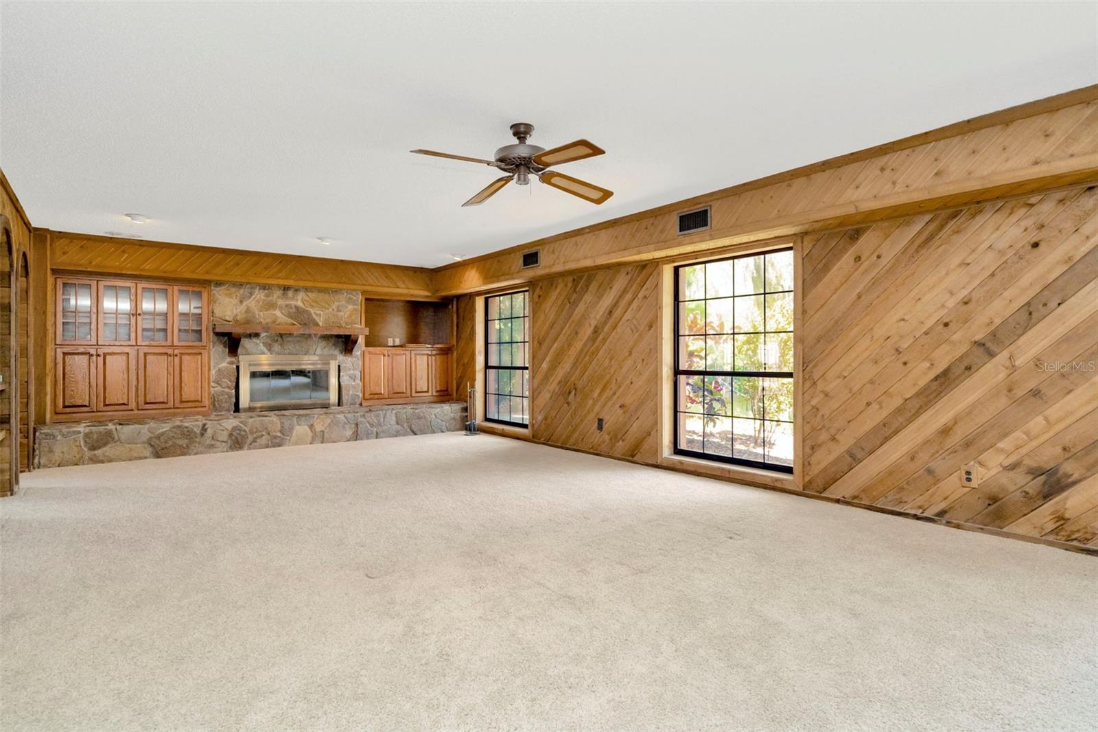 1401 N RIVERHILLS DR, TEMPLE TERRACE, FL, 33617