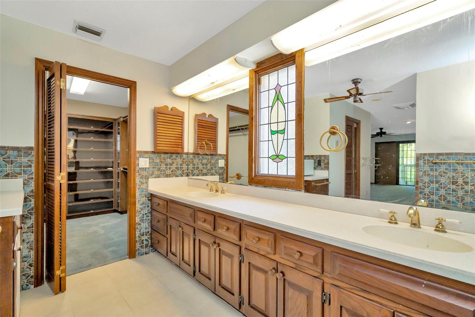 1401 N RIVERHILLS DR, TEMPLE TERRACE, FL, 33617