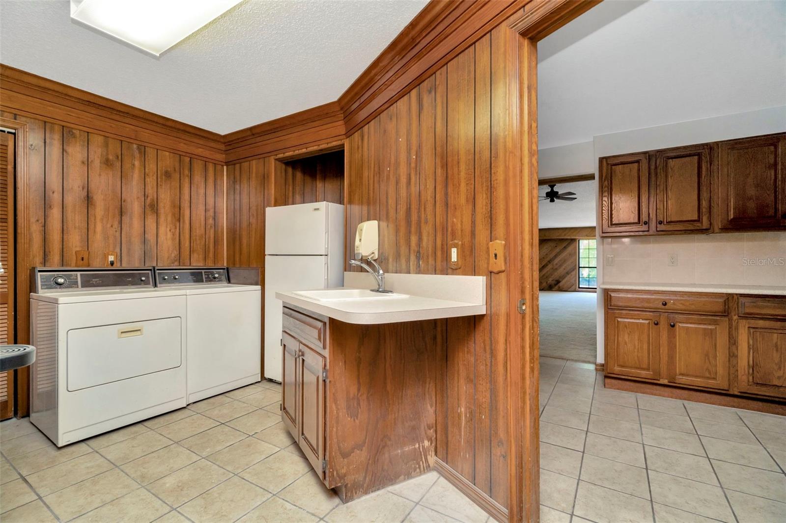1401 N RIVERHILLS DR, TEMPLE TERRACE, FL, 33617