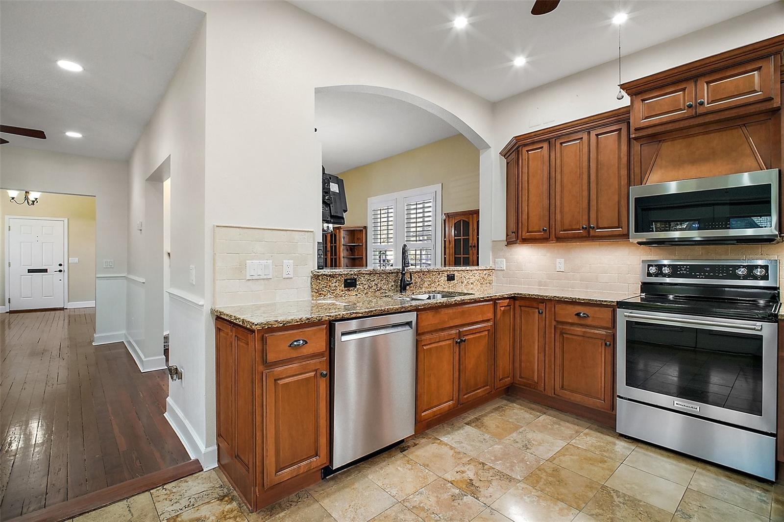 519 N CLARA AVE, DELAND, FL, 32720