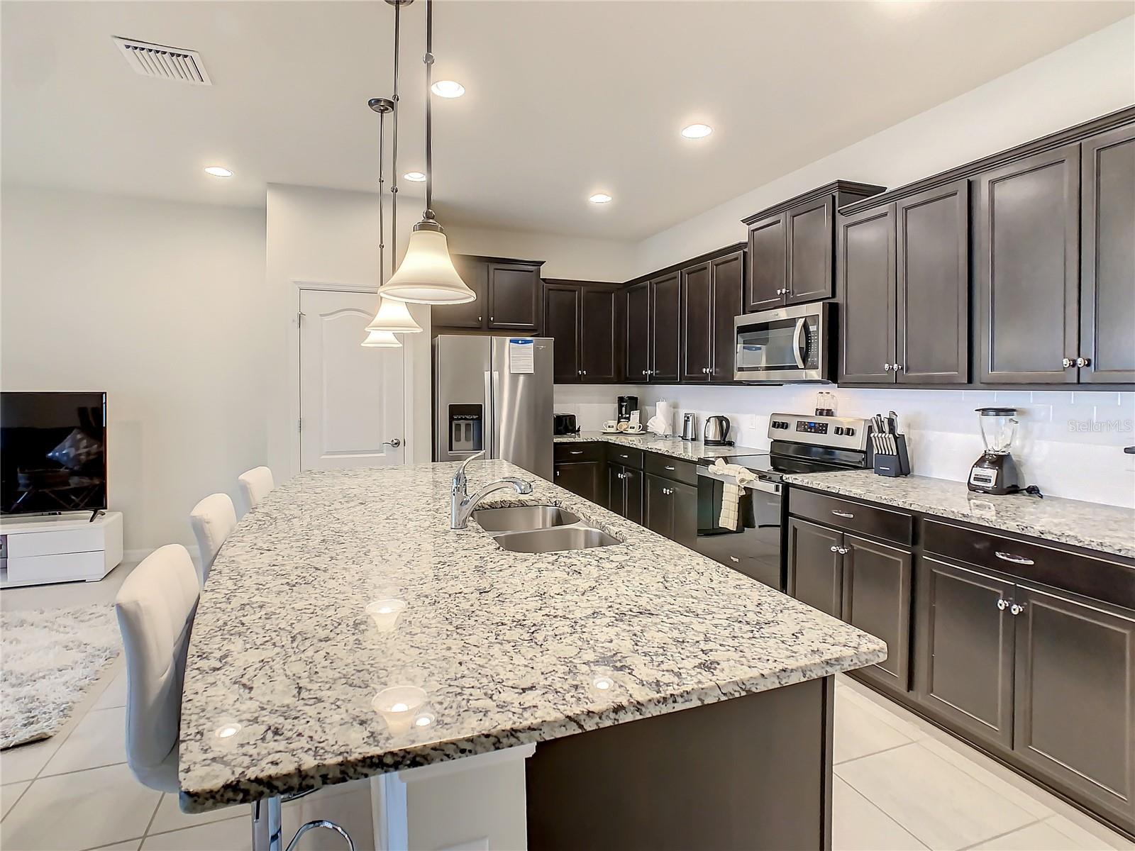 2412 TANGER DR, KISSIMMEE, FL, 34747