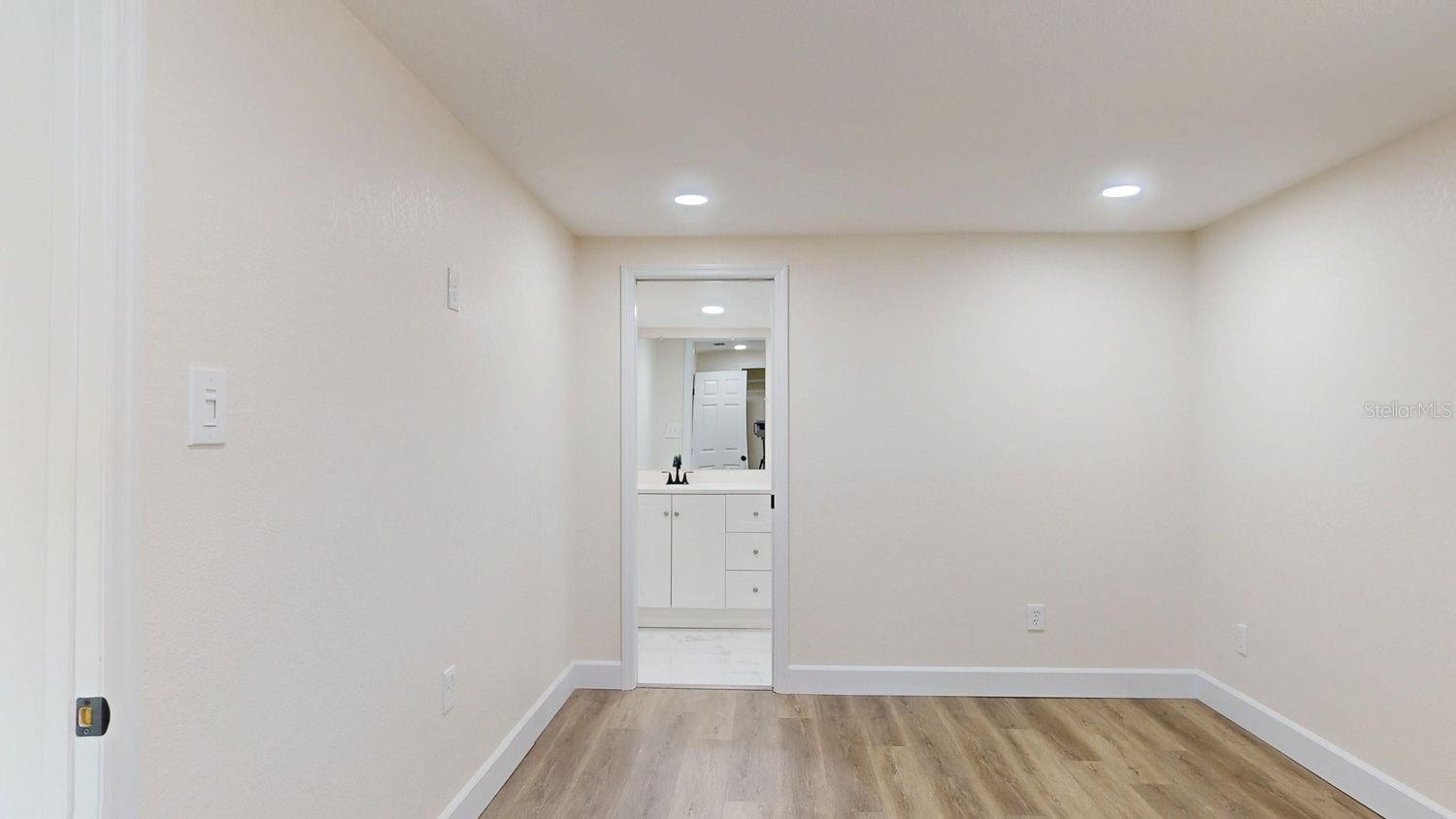 8503 N TEMPLE AVE, TAMPA, FL, 33617