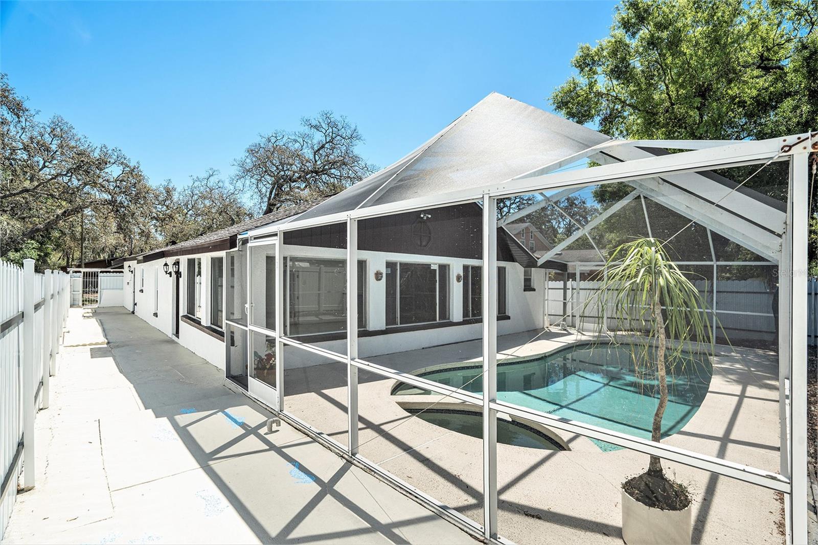 8902 N HAMNER AVE, TAMPA, FL, 33604