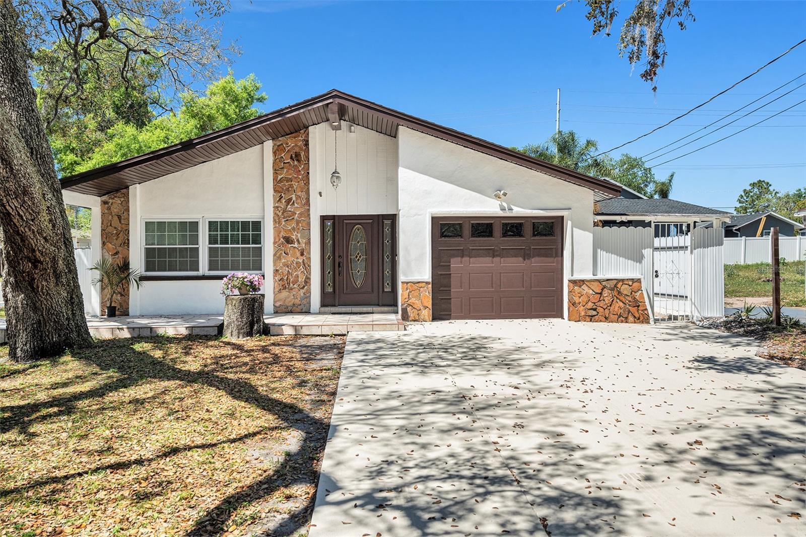 8902 N HAMNER AVE, TAMPA, FL, 33604