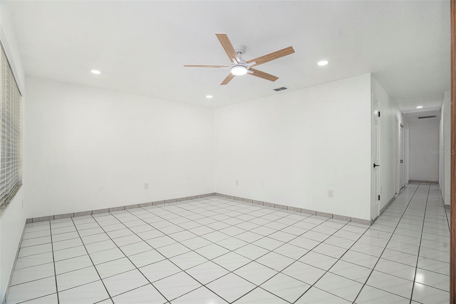 8902 N HAMNER AVE, TAMPA, FL, 33604