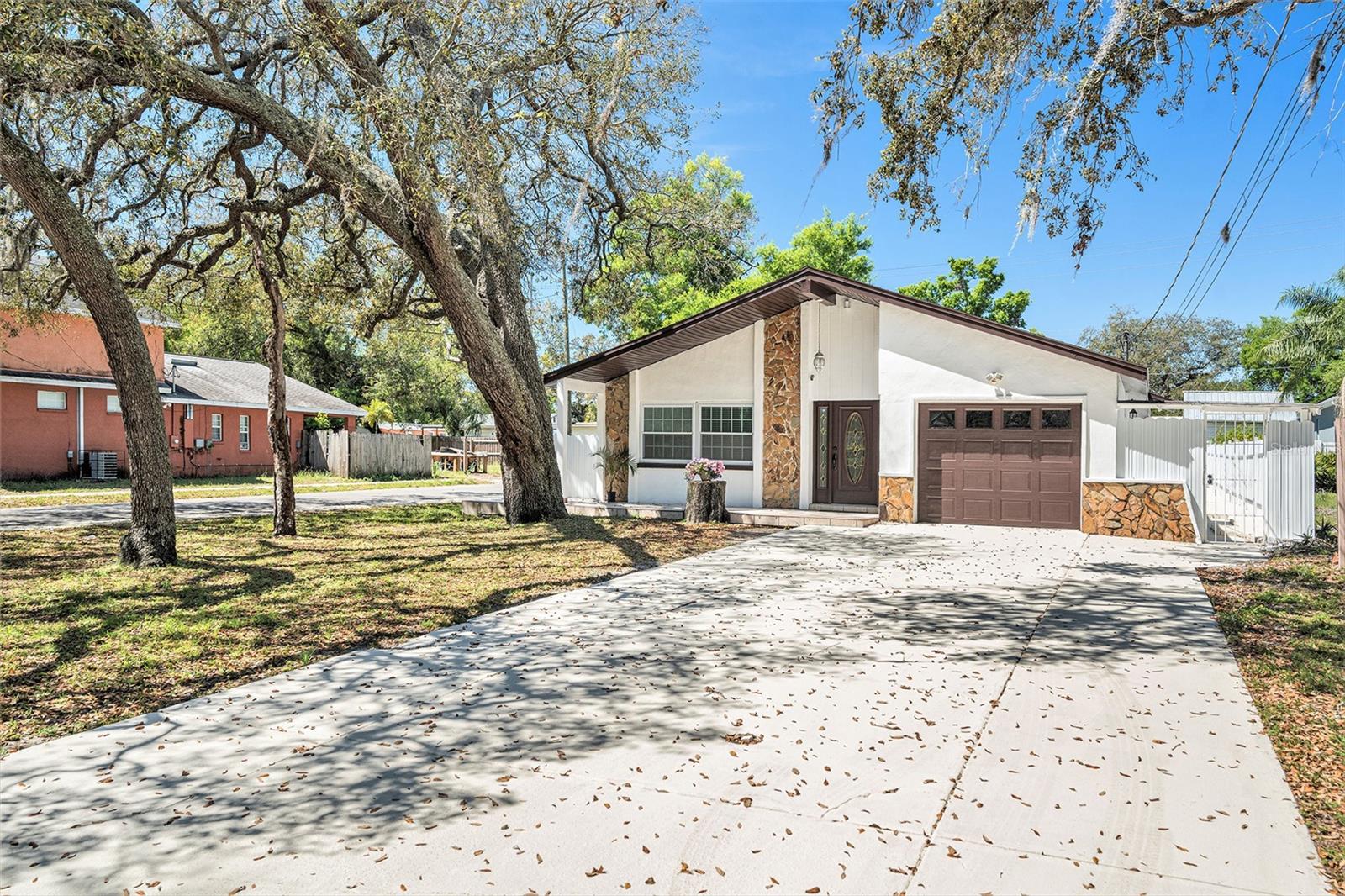 8902 N HAMNER AVE, TAMPA, FL, 33604