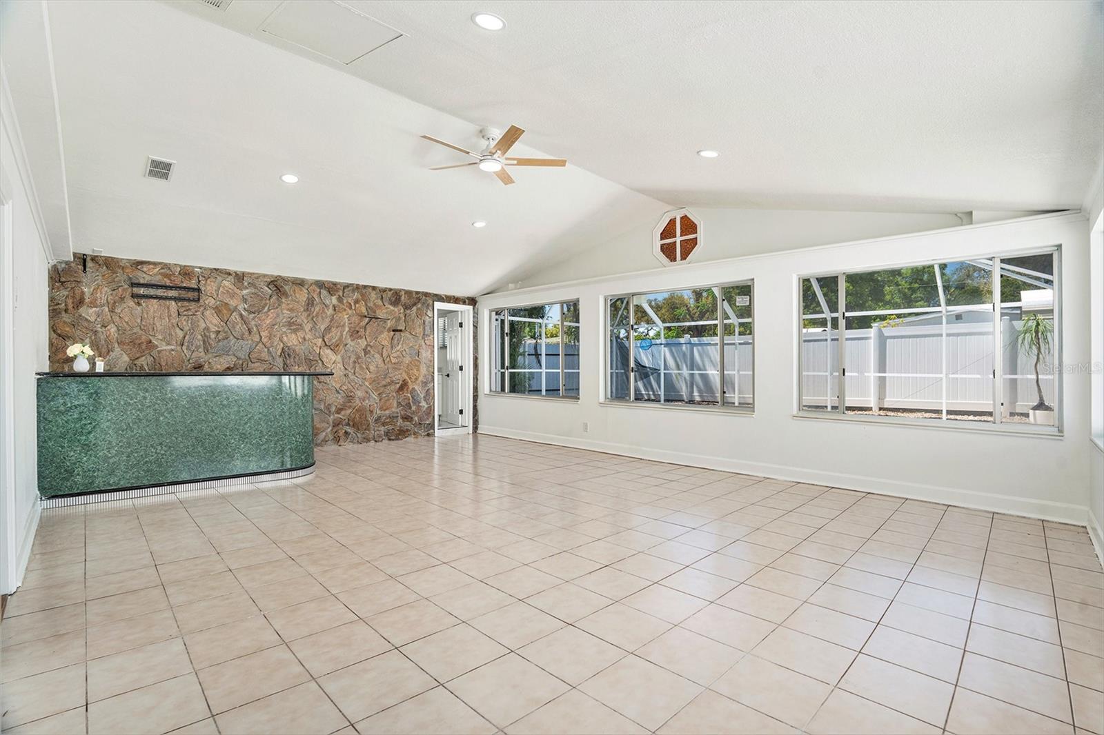 8902 N HAMNER AVE, TAMPA, FL, 33604
