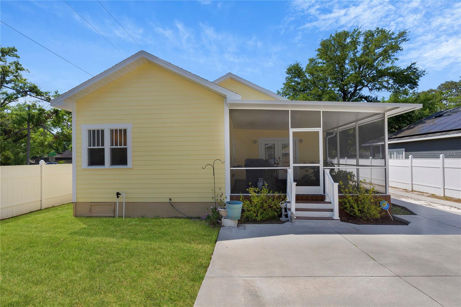 7701 N DARTMOUTH AVE, TAMPA, FL, 33604