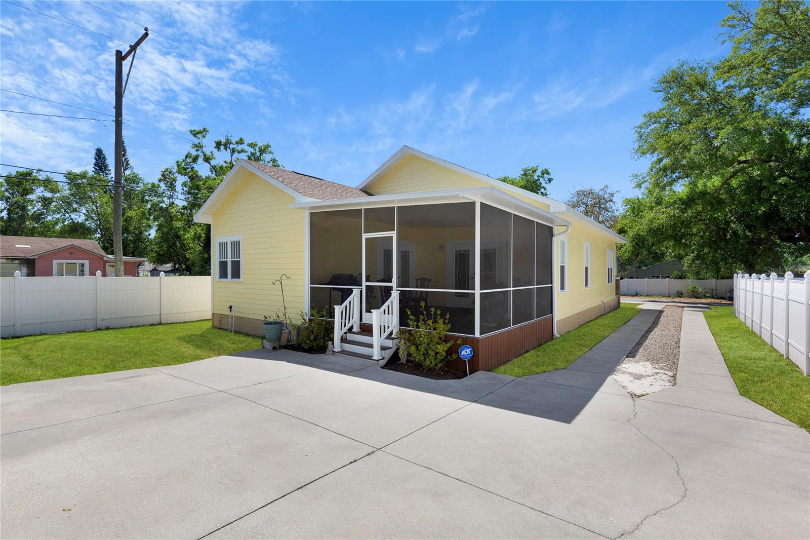 7701 N DARTMOUTH AVE, TAMPA, FL, 33604