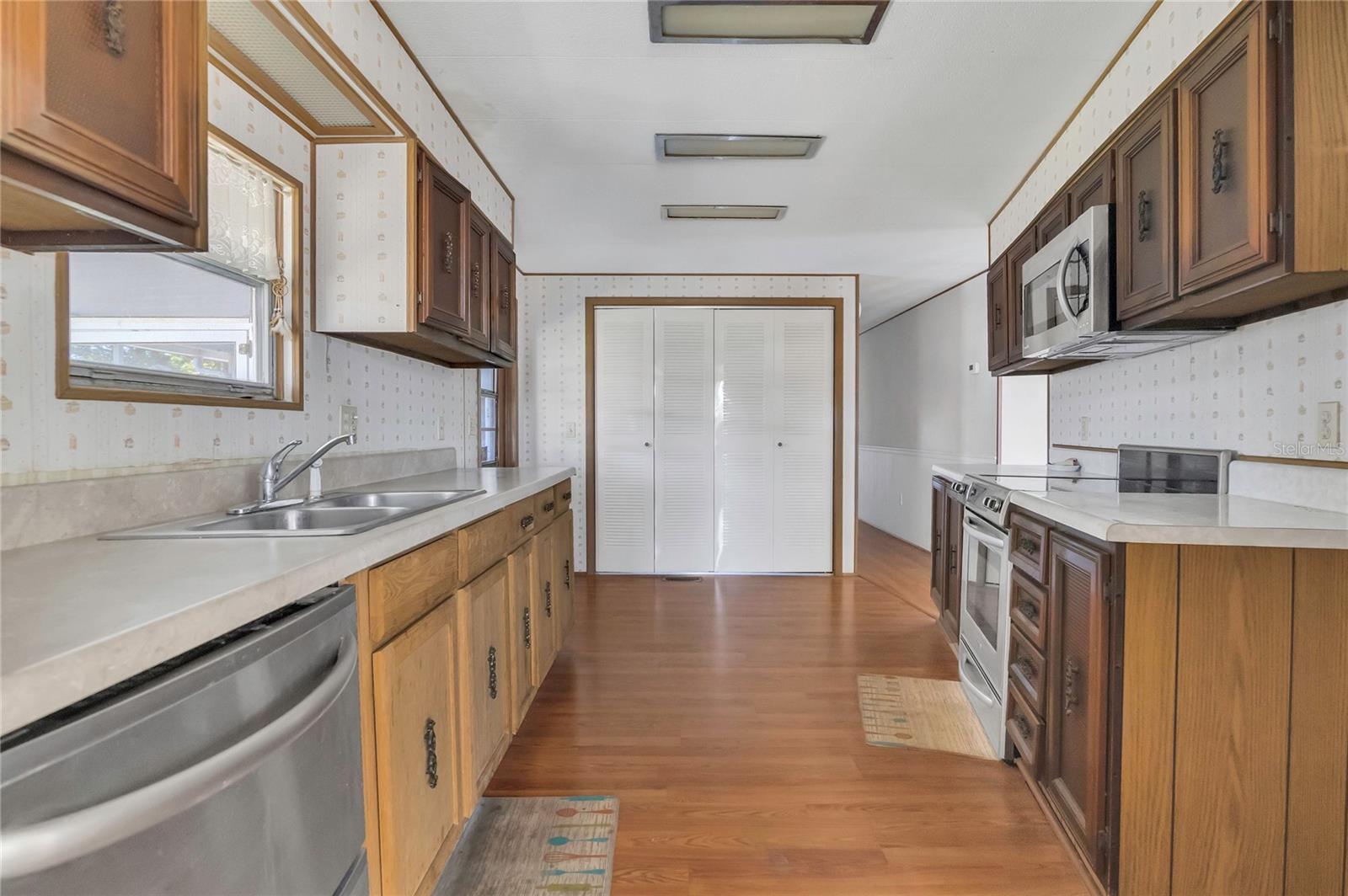1112 ELKHART CIR, TAVARES, FL, 32778