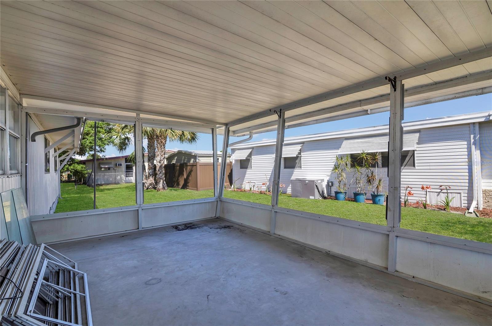 1112 ELKHART CIR, TAVARES, FL, 32778
