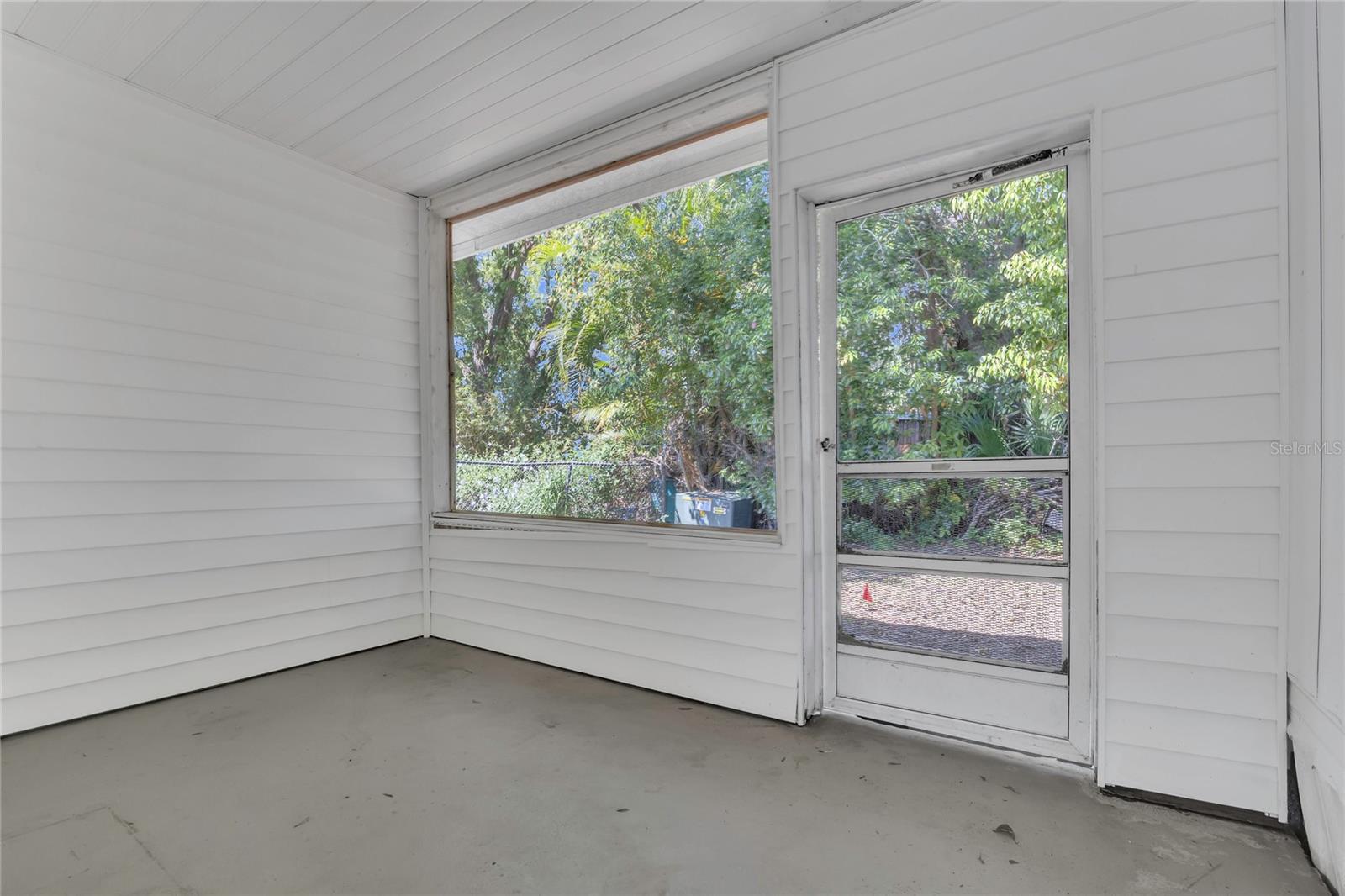 1112 ELKHART CIR, TAVARES, FL, 32778
