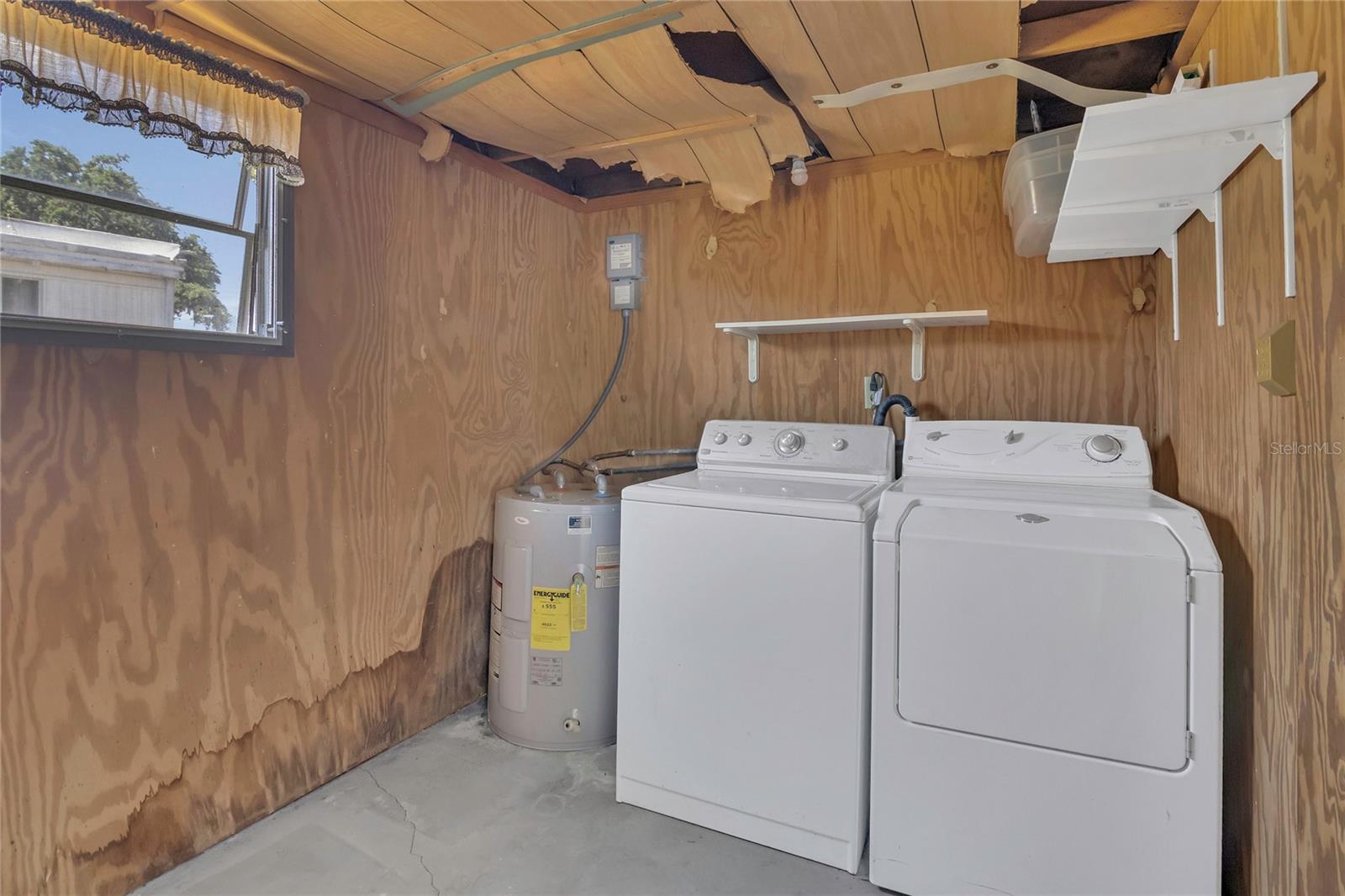 1112 ELKHART CIR, TAVARES, FL, 32778