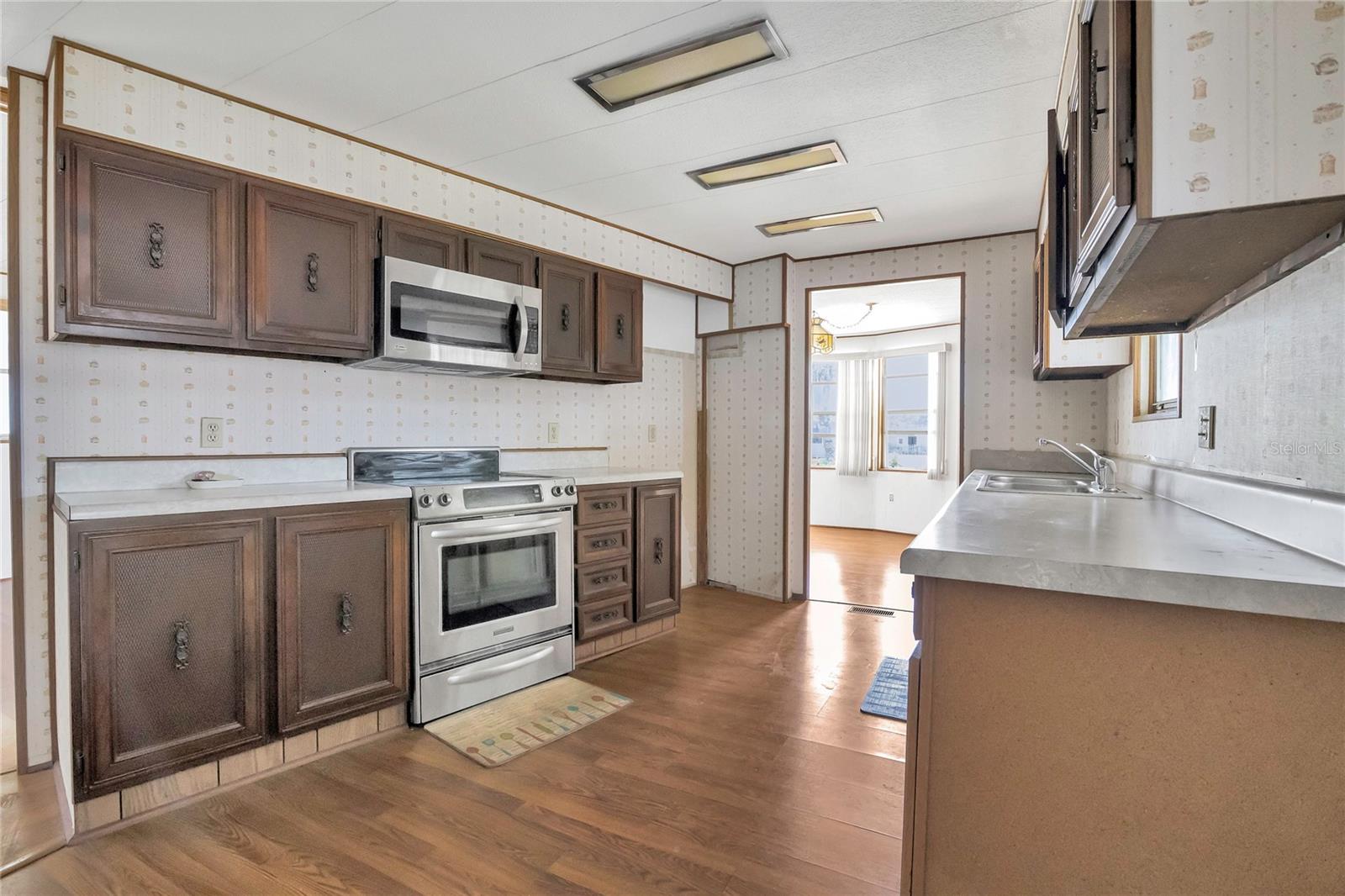 1112 ELKHART CIR, TAVARES, FL, 32778