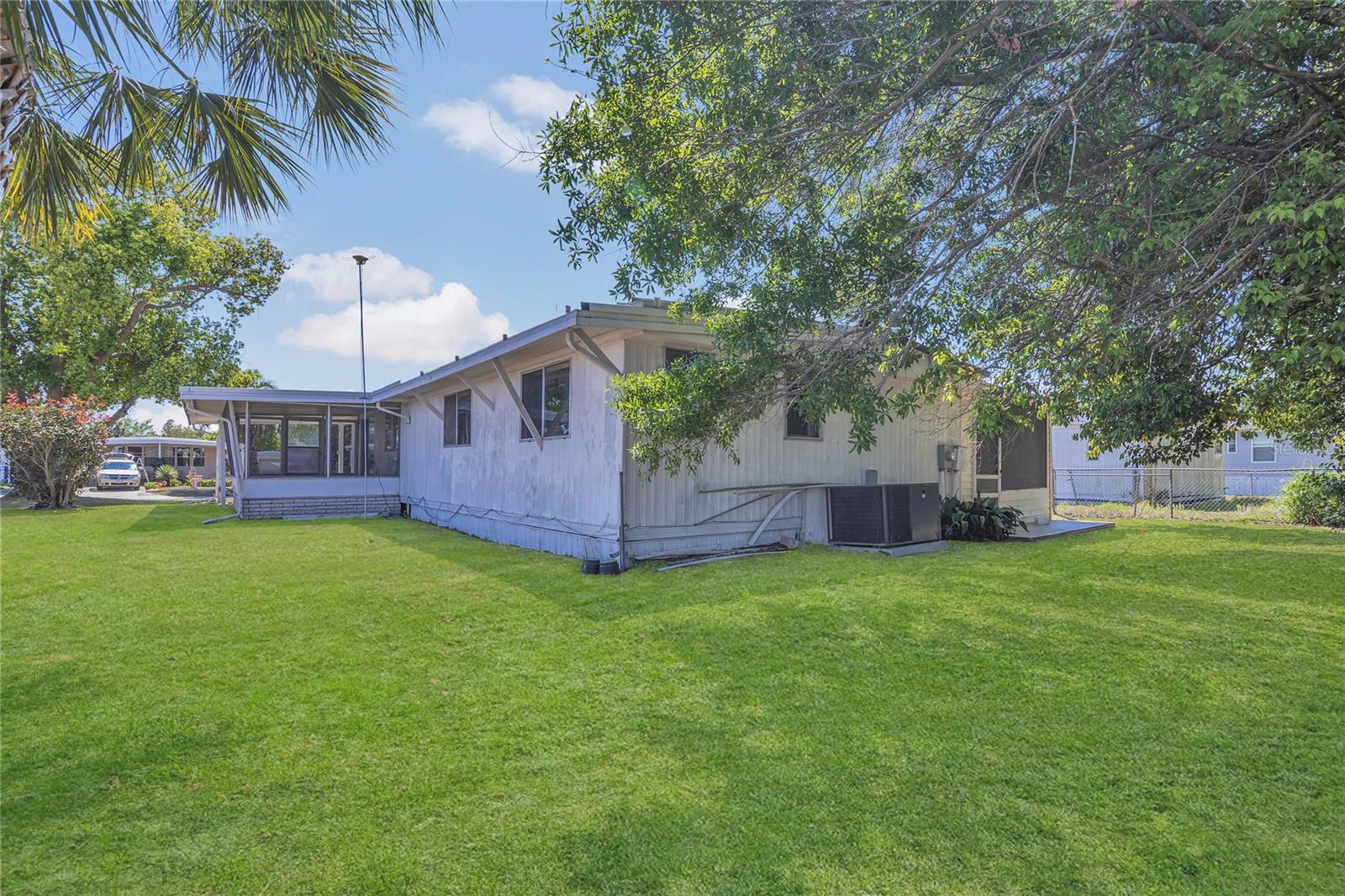 1112 ELKHART CIR, TAVARES, FL, 32778