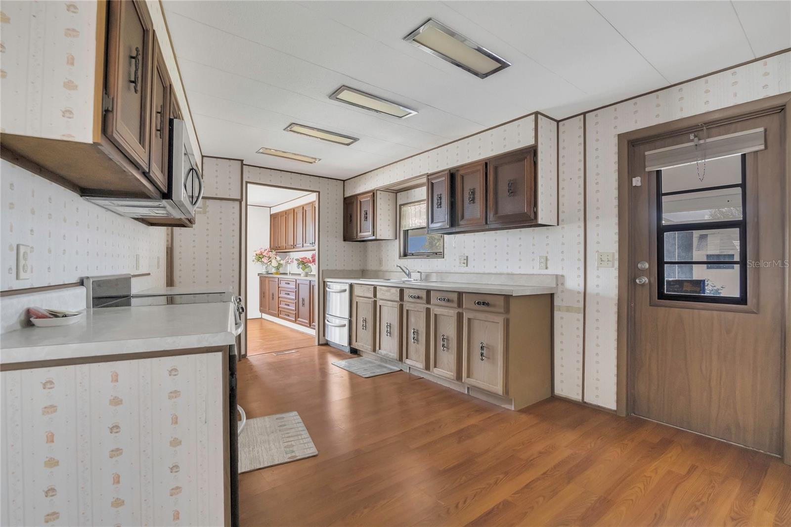 1112 ELKHART CIR, TAVARES, FL, 32778