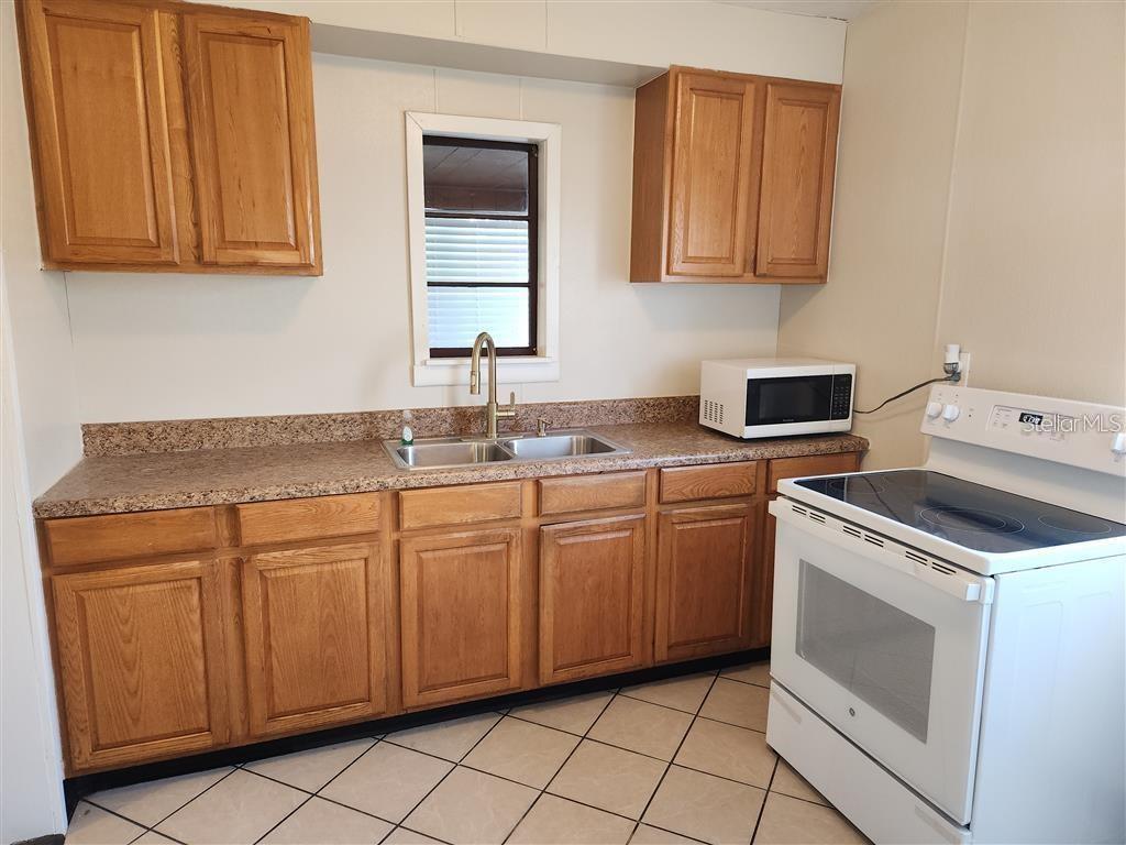 1831 W CENTRAL BLVD, ORLANDO, FL, 32805