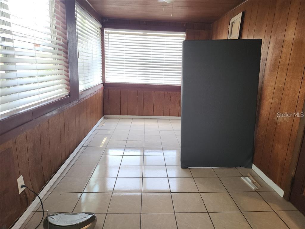 1831 W CENTRAL BLVD, ORLANDO, FL, 32805