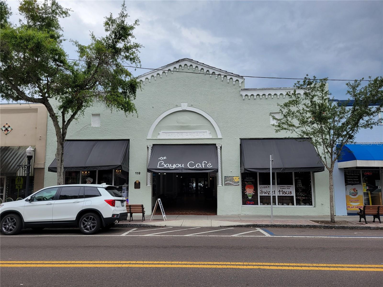 118 E TARPON AVE, TARPON SPRINGS, FL, 34689