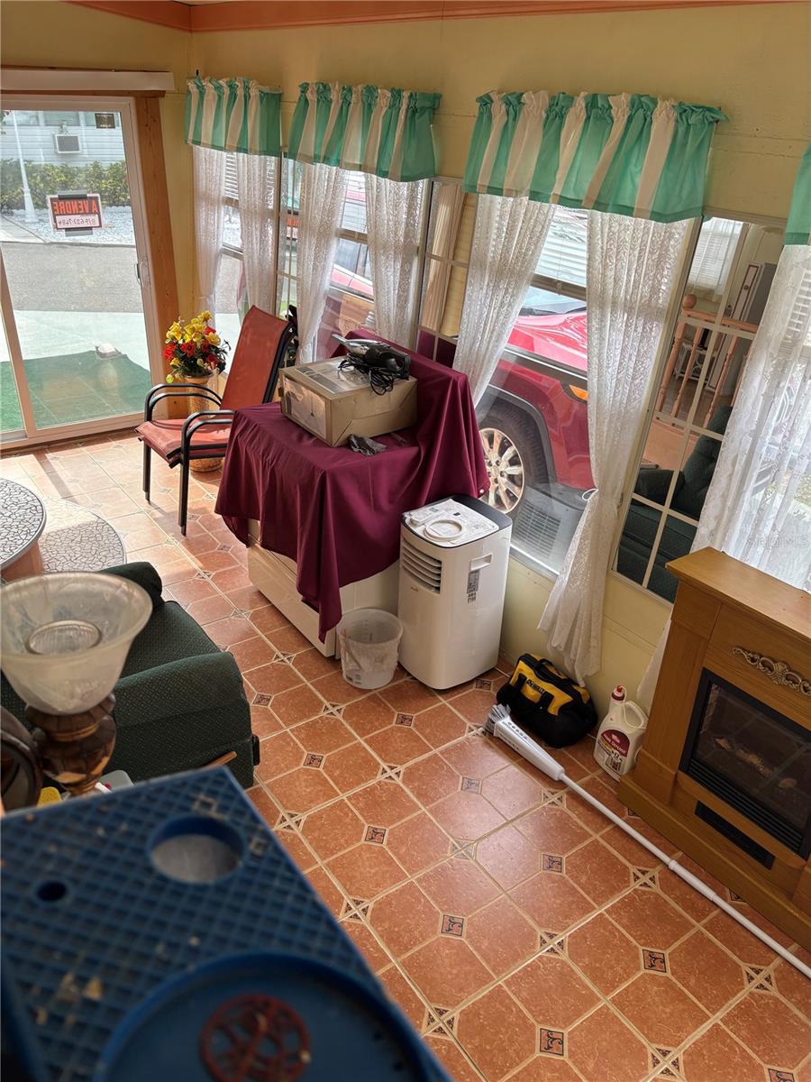 TB8367339 Property Photo