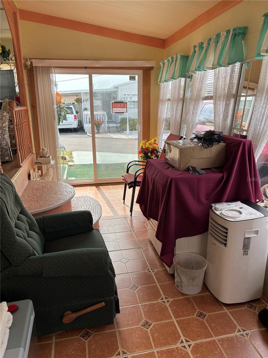 TB8367339 Property Photo