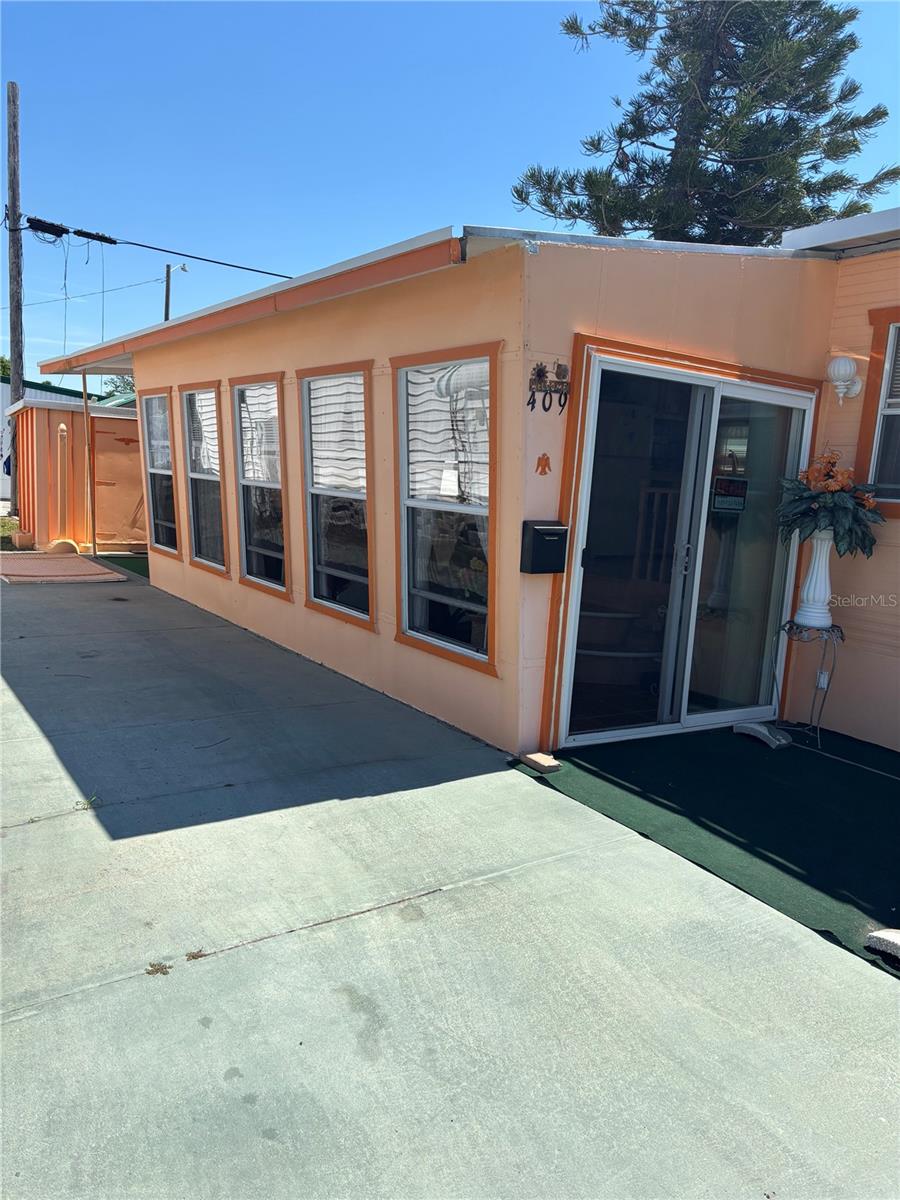 TB8367339 Property Photo