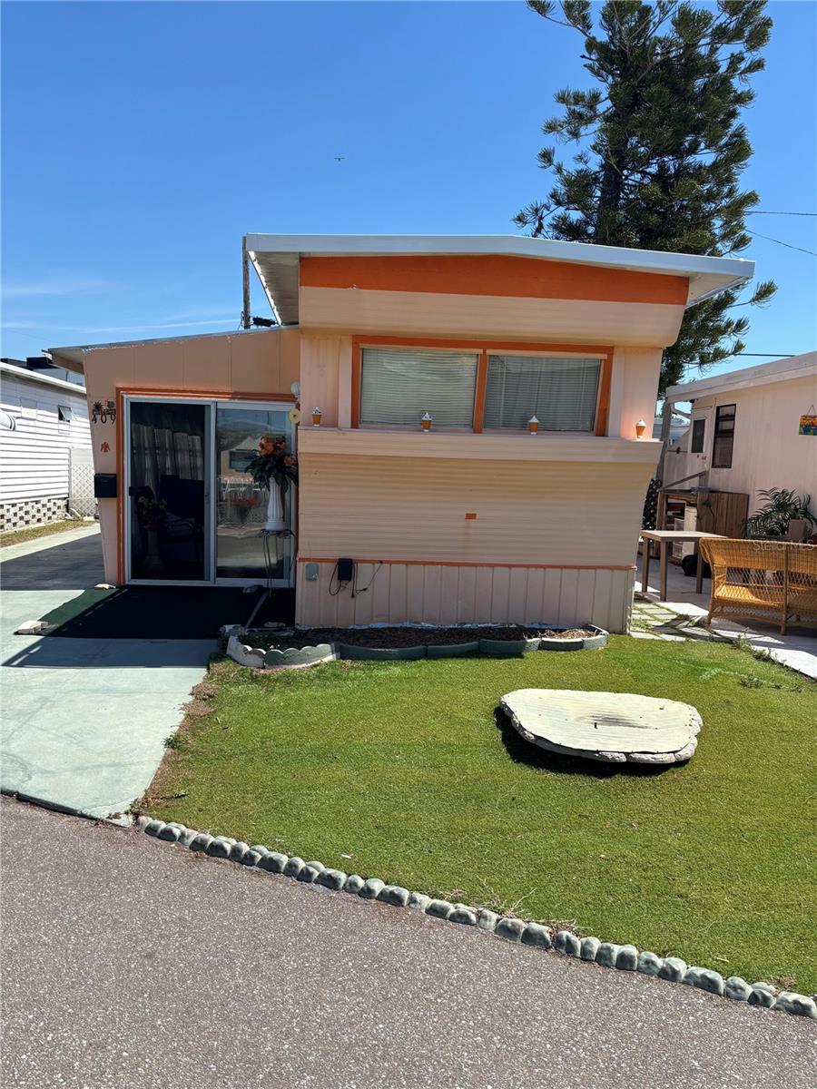 TB8367339 Property Photo