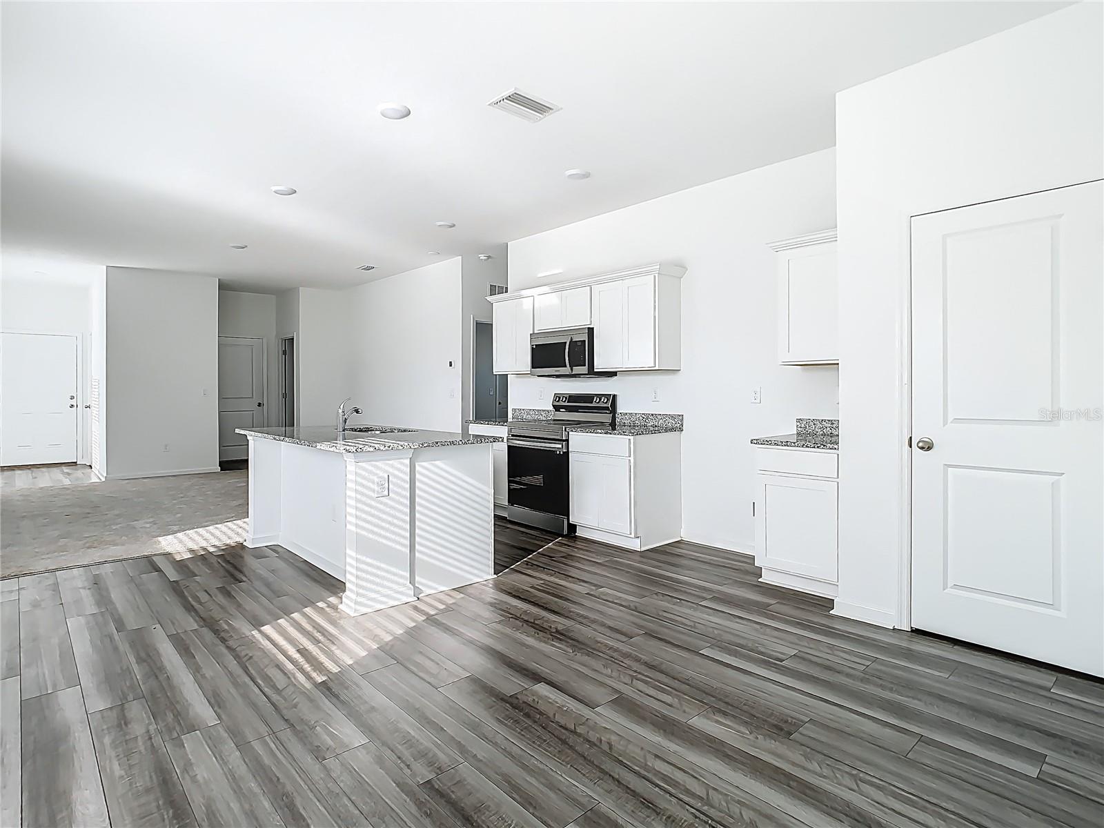 35413 EASTBROOK AVE, ZEPHYRHILLS, FL, 33541