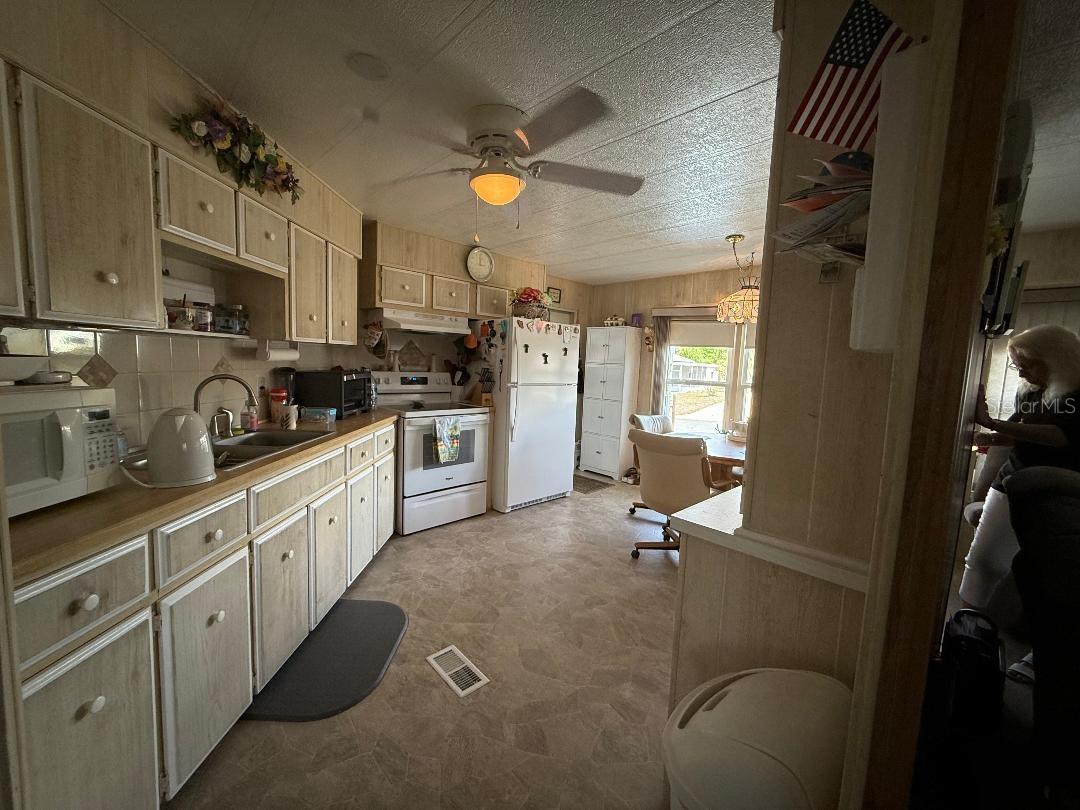 8063 EASTERN CIRCLE DR, BROOKSVILLE, FL, 34613