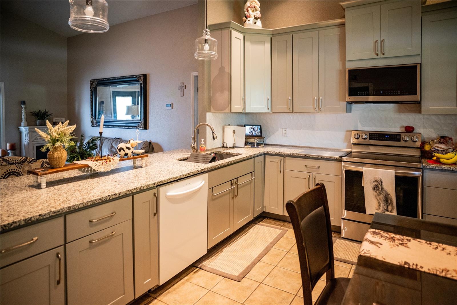 811 W HERON PL, WINTER HAVEN, FL, 33884