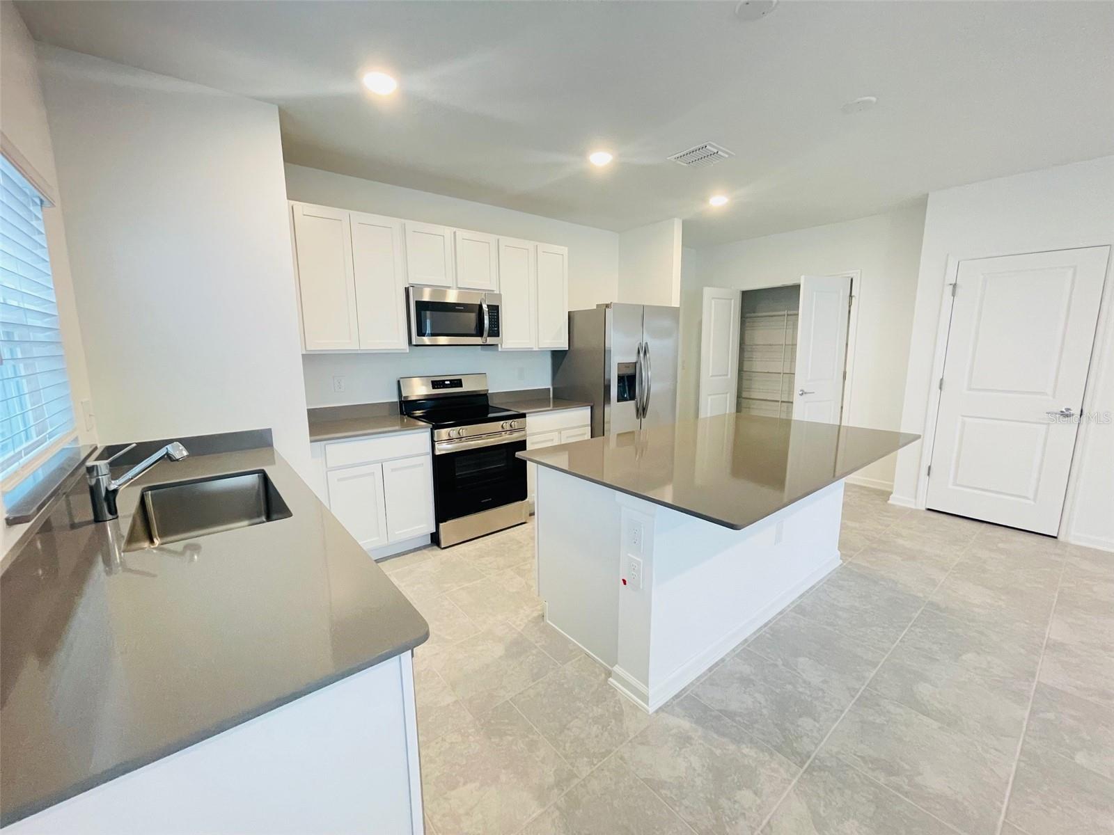 6641 WILLOW VIEW AVE, ORLANDO, FL, 32829