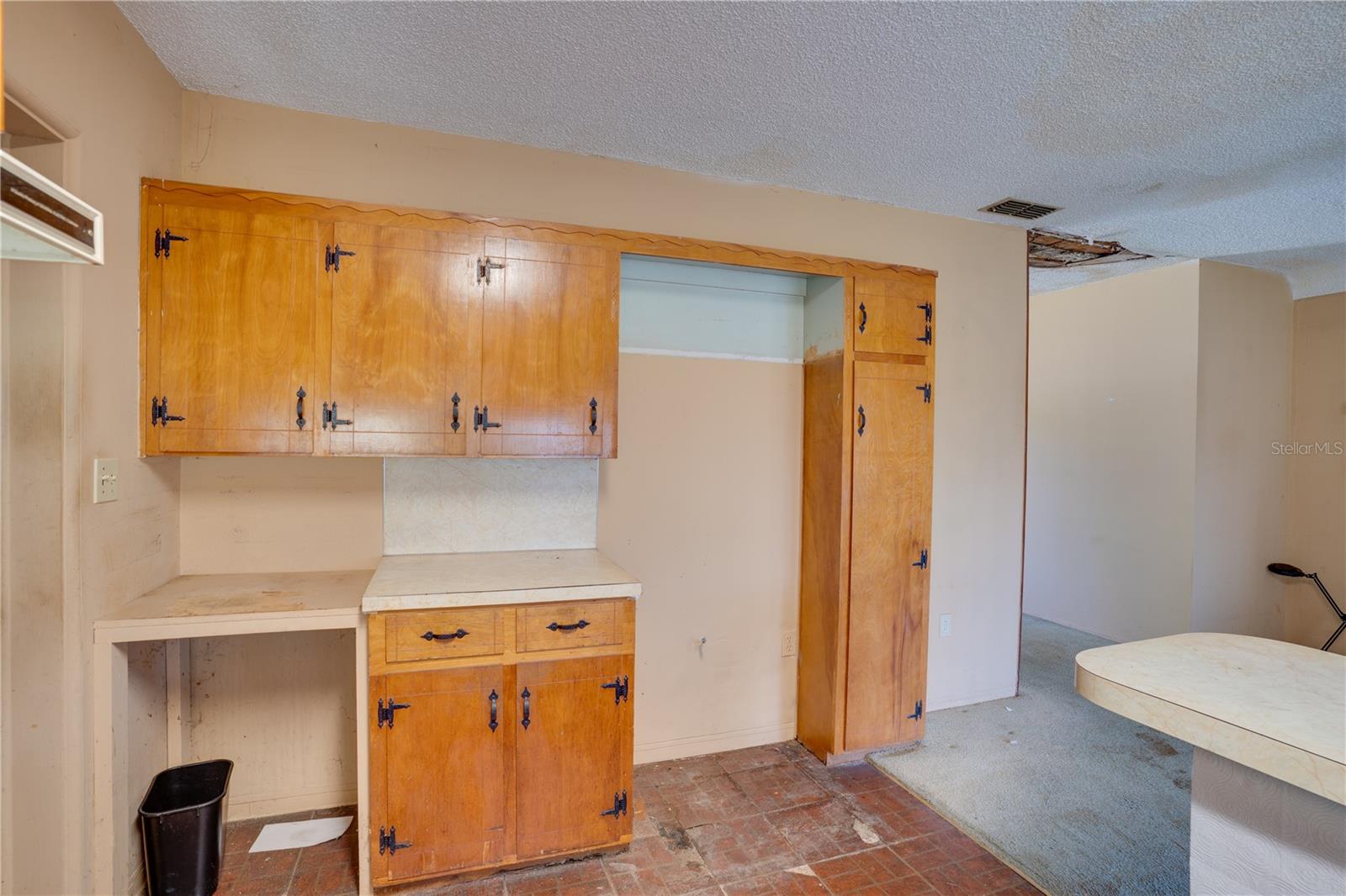 6084 51ST AVE N, KENNETH CITY, FL, 33709