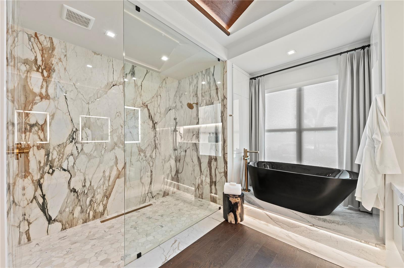 A4646528 Property Photo