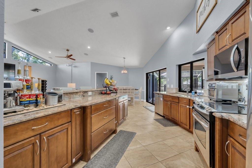 2409 BUCKHORN RUN DR, VALRICO, FL, 33596