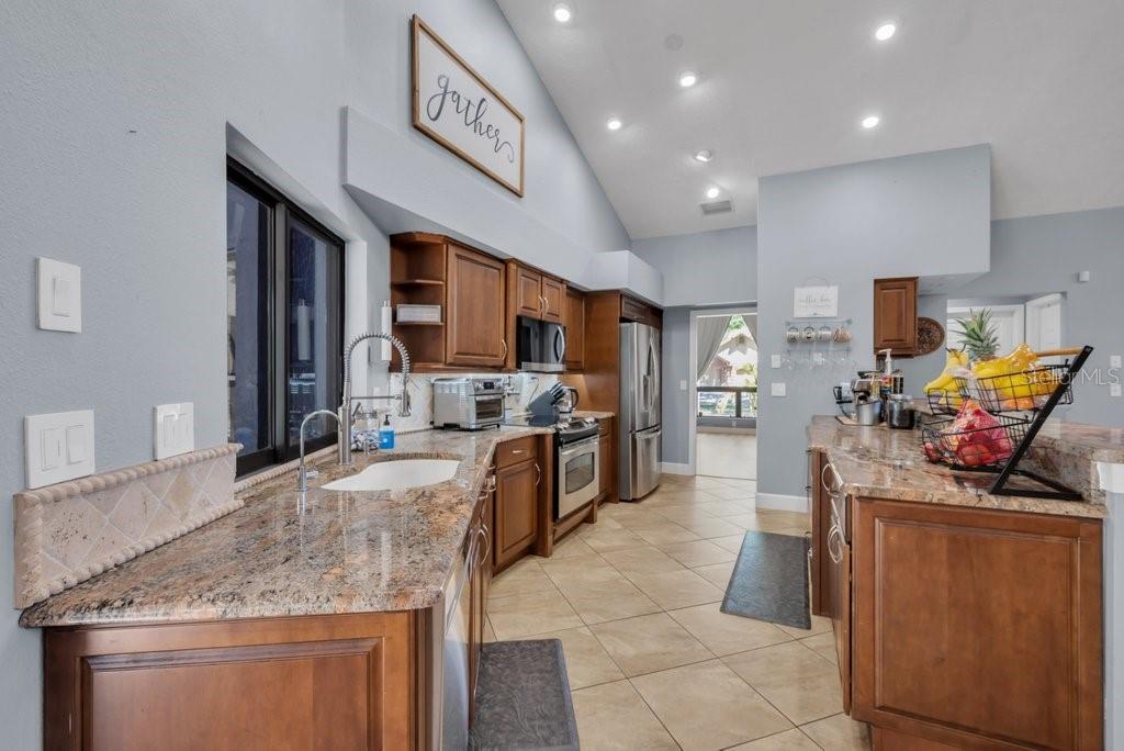 2409 BUCKHORN RUN DR, VALRICO, FL, 33596