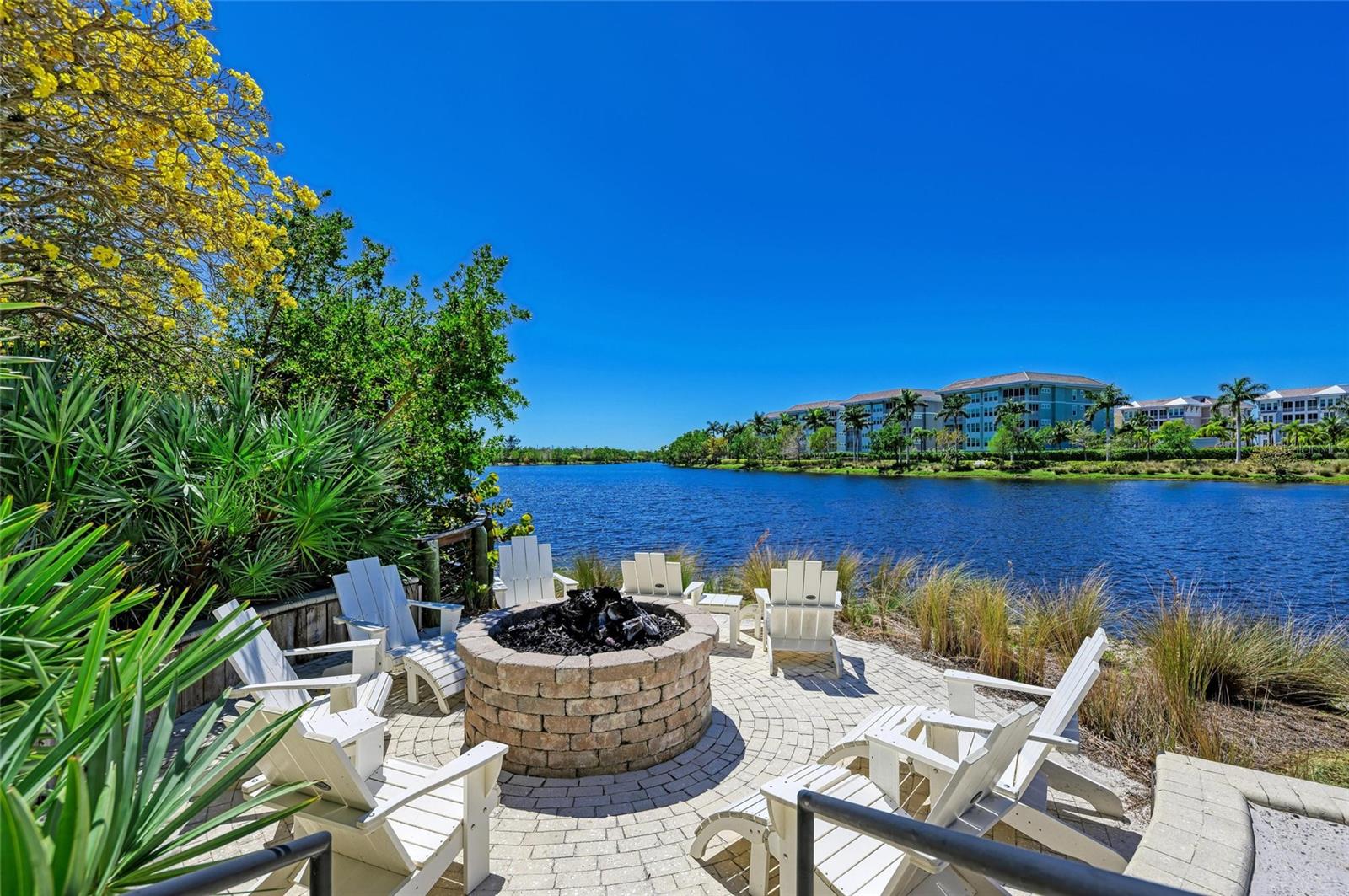 275 SAPPHIRE LAKE DR #101, BRADENTON, FL, 34209