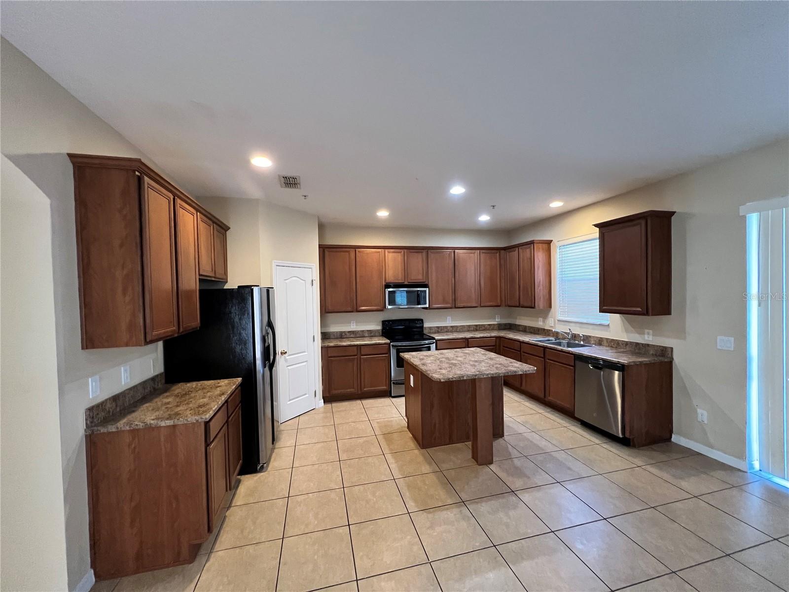 10065 LAKE DISTRICT LN, ORLANDO, FL, 32832