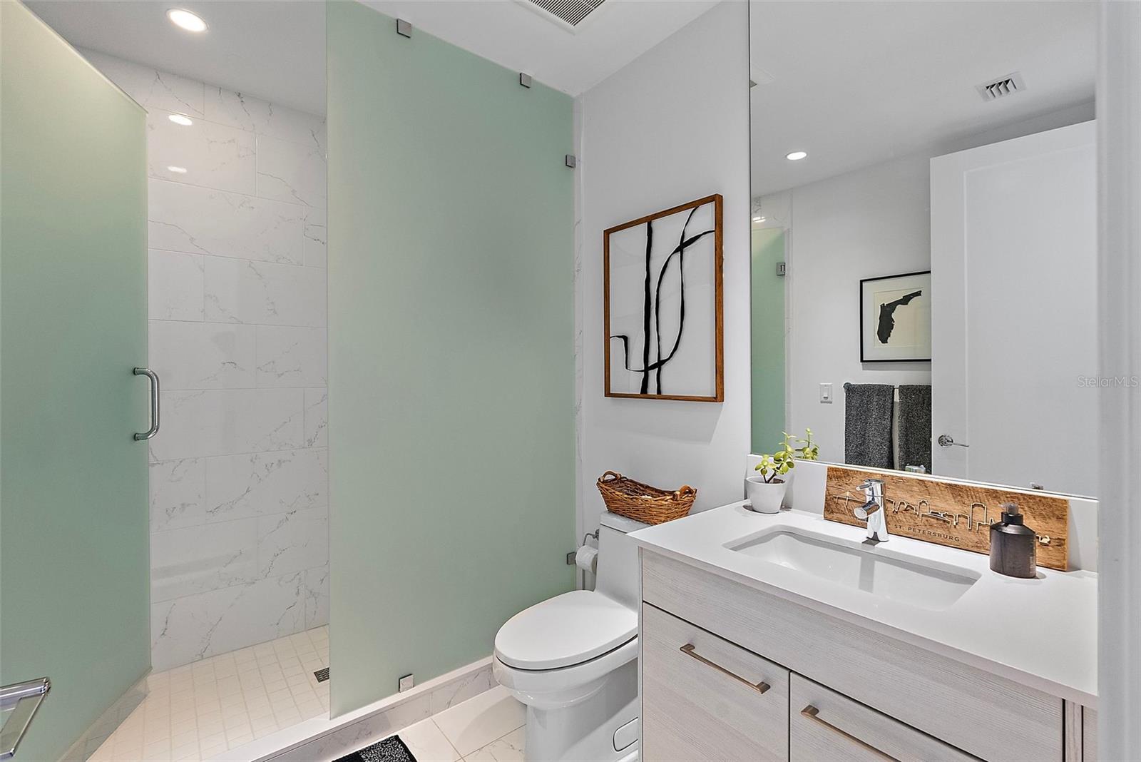 100 1ST AVE N #3907, ST PETERSBURG, FL, 33701