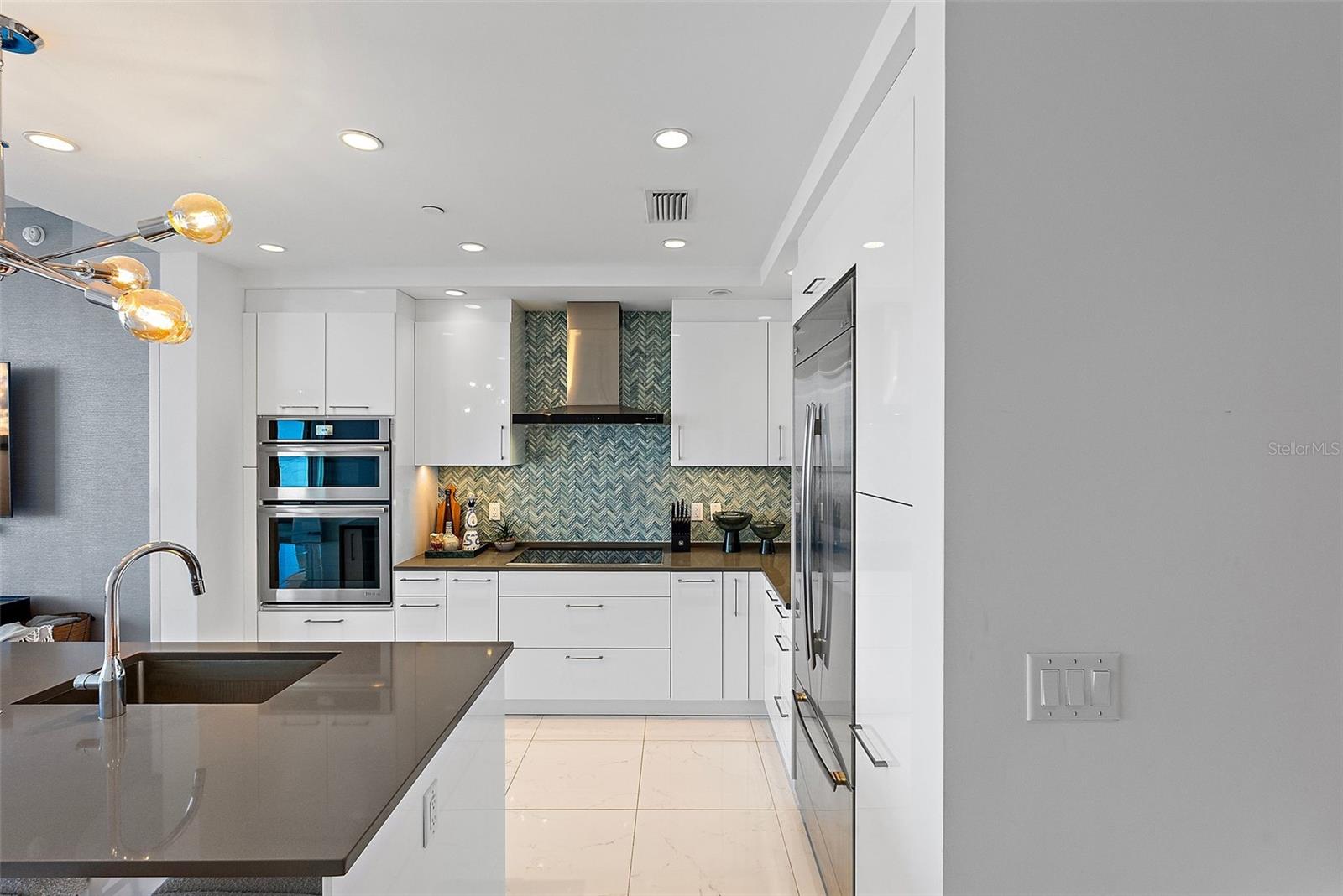 100 1ST AVE N #3907, ST PETERSBURG, FL, 33701