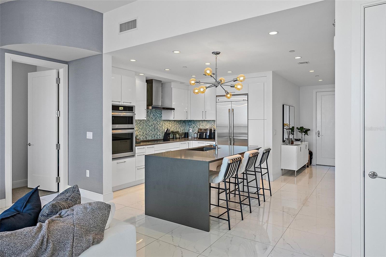 100 1ST AVE N #3907, ST PETERSBURG, FL, 33701