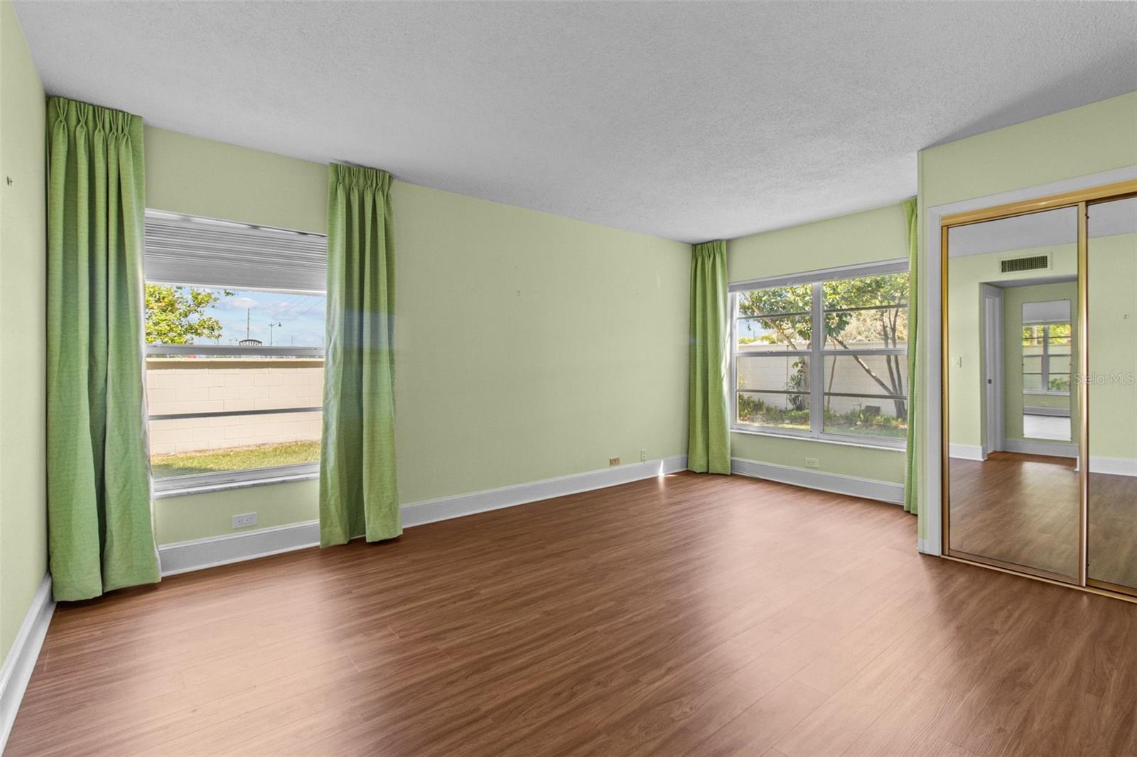 131 BLUFF VIEW DR #101, BELLEAIR BLUFFS, FL, 33770