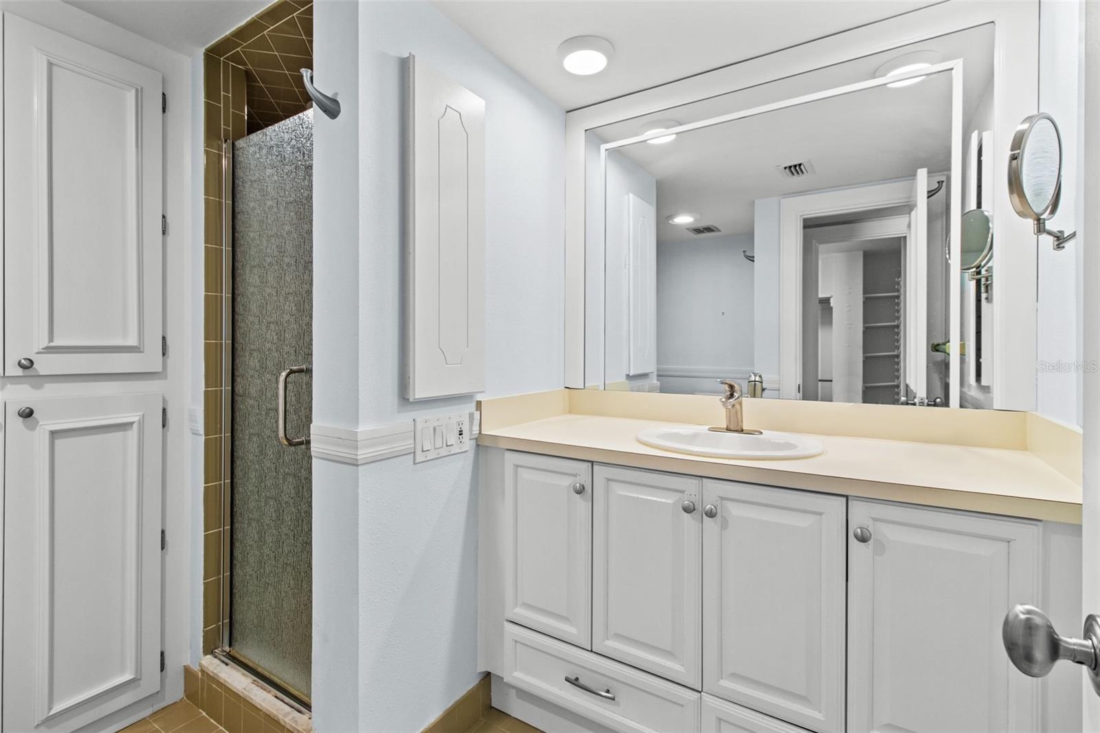 131 BLUFF VIEW DR #101, BELLEAIR BLUFFS, FL, 33770