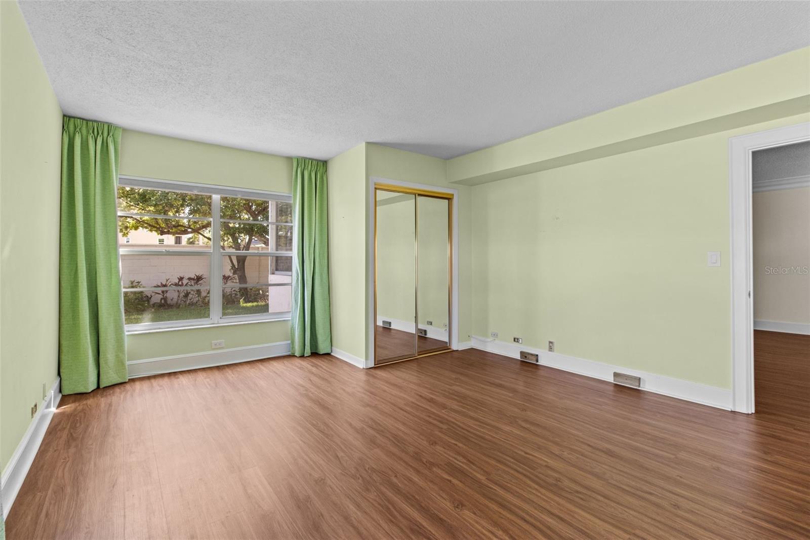 131 BLUFF VIEW DR #101, BELLEAIR BLUFFS, FL, 33770