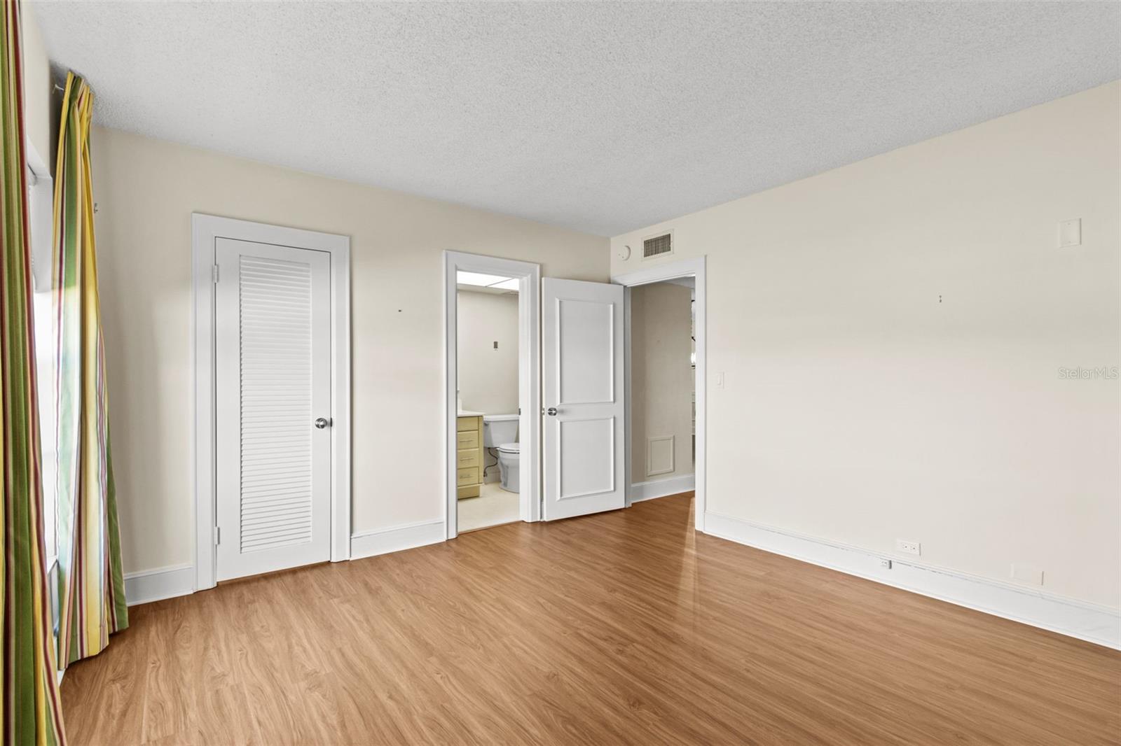 131 BLUFF VIEW DR #101, BELLEAIR BLUFFS, FL, 33770