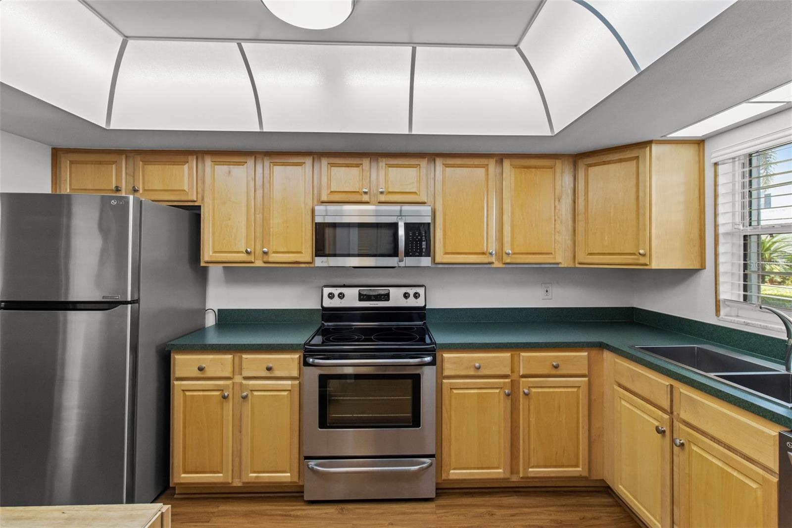 131 BLUFF VIEW DR #101, BELLEAIR BLUFFS, FL, 33770