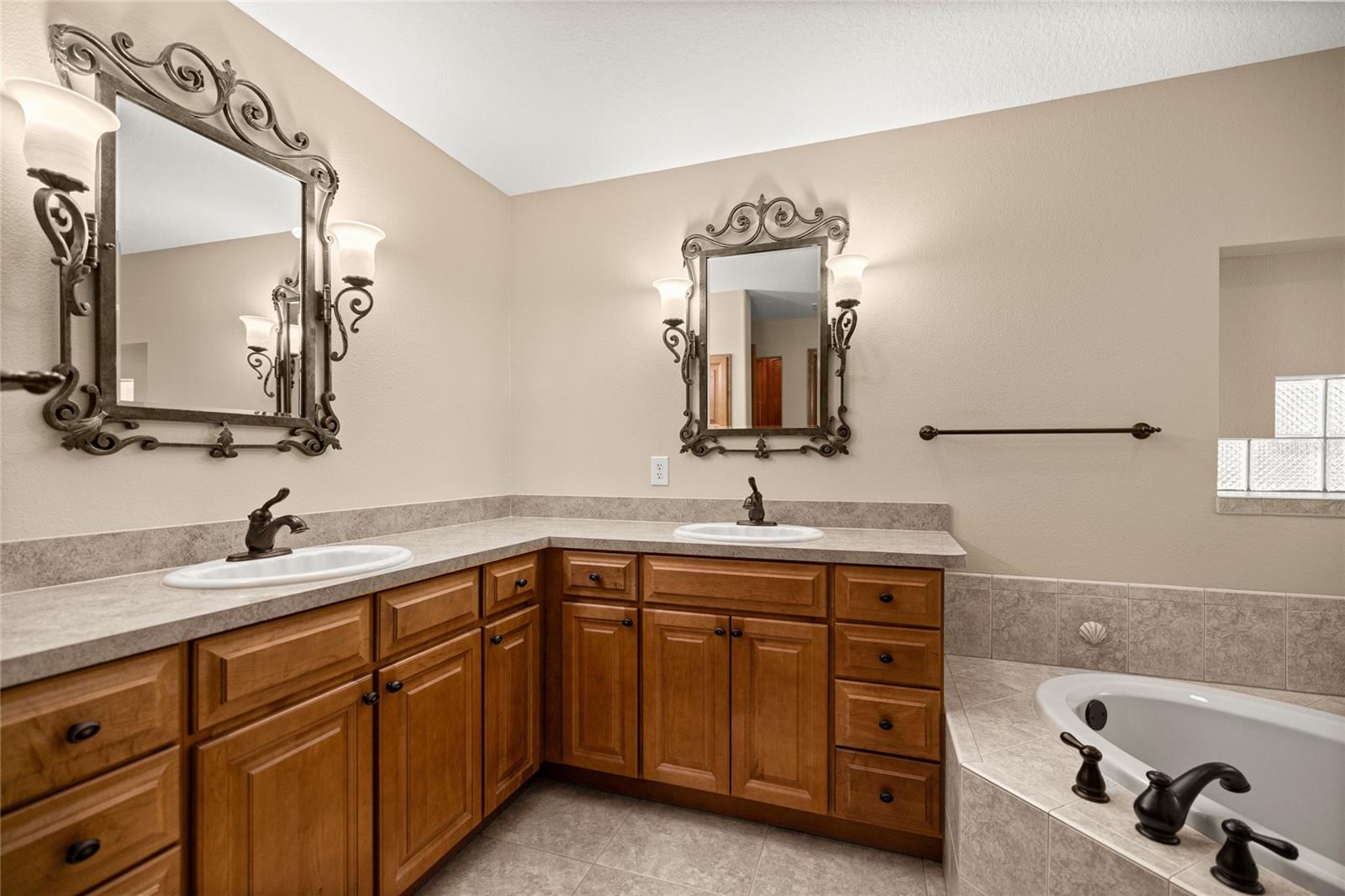 5889 NE 43RD LANE RD, SILVER SPRINGS, FL, 34488