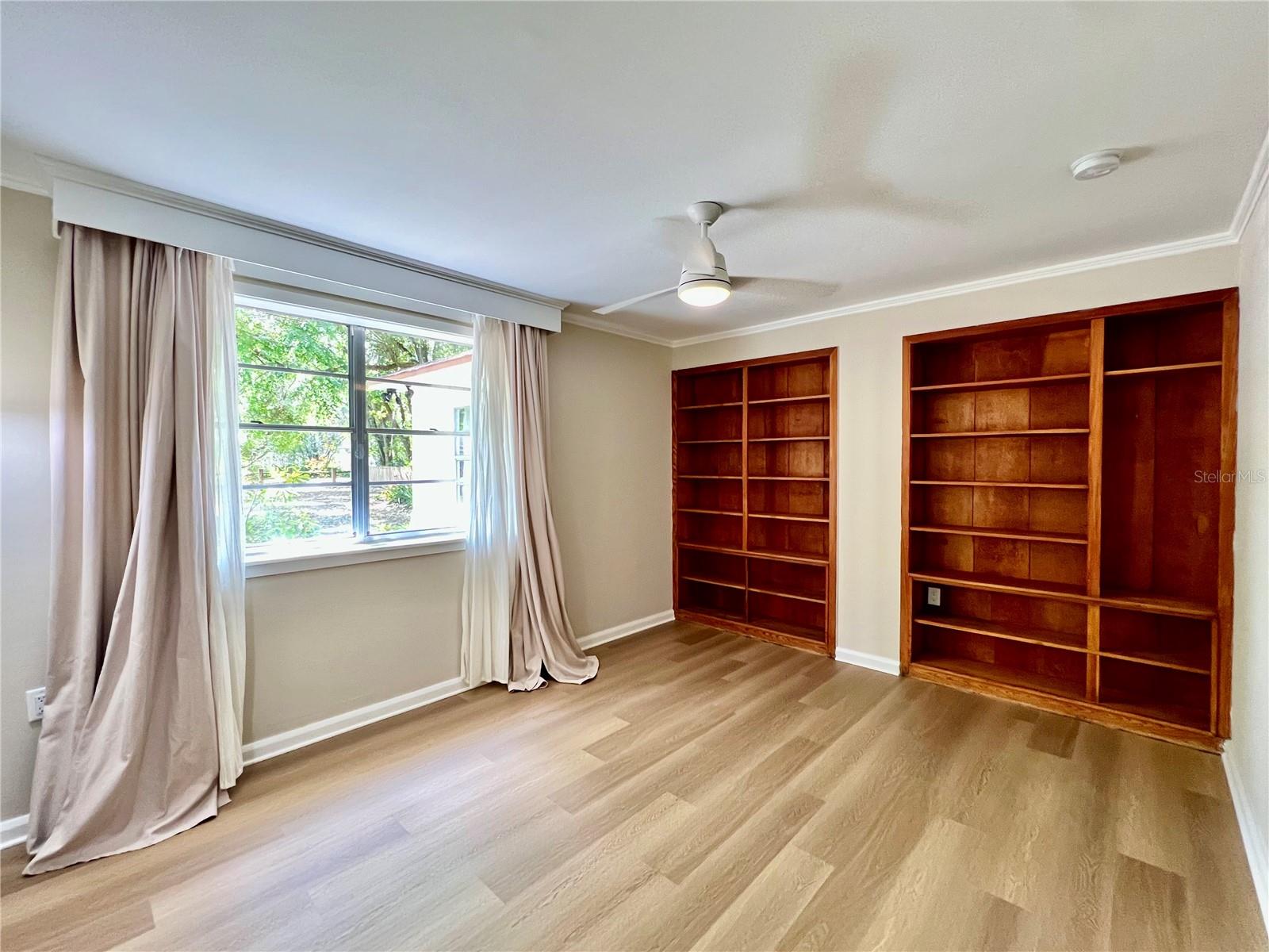 1208 E HANNA AVE, TAMPA, FL, 33604